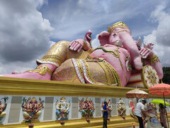 じゃーん！！！
ピンクのガネーシャです。

まずはガネーシャ様にご挨拶（お参り）。
願い事を言うのを忘れずに。
