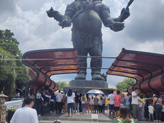 いよいよガネーシャ様とご対面。
こちらのガネーシャはたくましい感じです。
いろいろなガネーシャがいるな～。