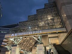 夜のメトロポリタンプラザ