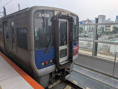 特急宇和海に乗車です。
特急宇和海は２両編成でしたが、自由席は１両半あって、ガラガラでした。
見た目は、THEローカル列車という感じでしたが、車内の席はゆったりとしていました。
アイスコーヒーを飲みながら、車窓を楽しんでいました。