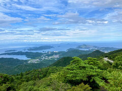 伊勢志摩国立公園最高峰、
標高555mの山頂からの眺望は、もちろん絶景！

３６０度、見渡せて
英虞湾や伊勢の島々も一望できます。