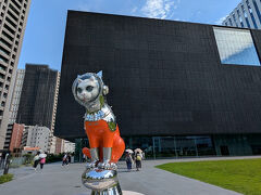 ホテルで休憩後、徒歩で中之島美術館へ
地下道をなるべく使って日差しを避けた

ルイ・ヴィトン　ビジョナリージャーニー展を日時予約していた。