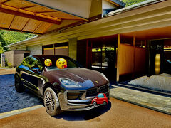 東京から箱根はあっという間のはずなのに、、、夏休み入ってすぐの三連休初日のせいか、渋滞～で、予定より遅い到着になってしまいました涙

でも、箱根新道の須雲川IC降りてすぐ目の前なのはわかりやすかった～