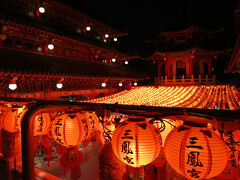 じゃじゃ～ん。ついた！夜景と言えばこちら。「三鳳宮」さすがにね、たっくさん日本人観光客がいましたね～。旅行中一番出会ったんじゃないかなここ。みんなして一生懸命写真撮りまくってました。ちなみにこれはデジカメで撮ったやつ。