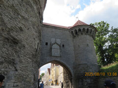 なんだか既に疲れた気がしますが、やっと旧市街への入り口です
ココからスタートだ！
