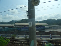 米原駅のすぐ近くには、
新幹線高速試験車両の保存場があリ。
"300X"、"WIN350"、"STAR21"の、
３両の試作車が見えたヨ！！