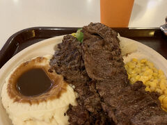 DKI空港到着後からはいつものLyftで投宿先へ
HGVC HHVには9am頃に到着
さすがにまだ早い時間なので荷物預けの仮チェックインまで
空腹を覚えたのでそのままAla Moana方面へ向かう

SCのオープン時間まで10分程待ち、久しぶりにSC内のフードコートで食事
リーズナブルなお値段で本格的なグリルバーベキューが頂ける美味い店だった
肉を欲したお腹も満足した

Steak & Fish Company @ Ala Moana SC