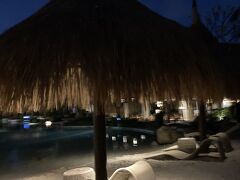 お隣のホテルの中を通過して街に繰り出す
こちらのホテルも素敵でした。