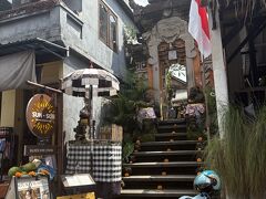 チェックインはまだできないとのことだったので、荷物だけ預けて、GrabでSUN SUN Warungへ。
ウブドでも全然Grabは普通に使えた。
しかし1.3キロで58Kしたのでクタよりは割高。