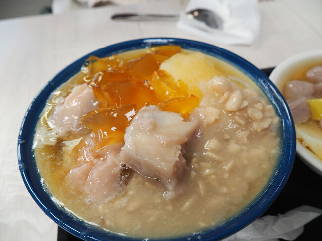 芋頭、ピーナッツ、粉粿（くずきり餅みたいなもの）の豆花