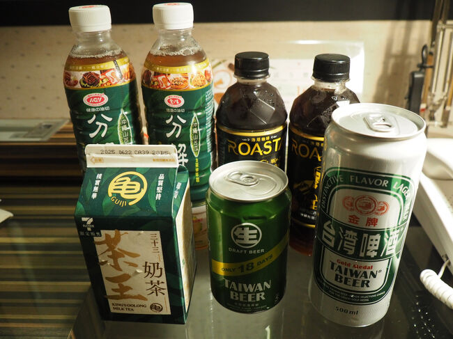 こちらはコンビニで買った飲み物たち<br />分解茶は旅行中は絶対にはずせないお茶。1本買うと2本目が少し安くなったので、お得に買えました。