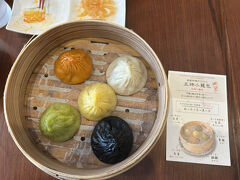 五神小籠包・・楽しみにしていた5種類の小籠包でしたが、海老もトリュフもそんなに素材の違いが感じられなくて、ちょっと残念。