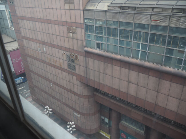 台北2日目。<br />ホテルの部屋からの景色はこんな感じ。