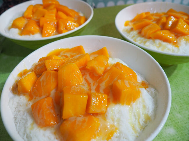 念願のマンゴーかき氷！！<br />ここまで並んだのだから1人1個食べます。<br />（並んでなくても1人1個食べますｗ）<br /><br />甘くて美味しい～～。<br />マンゴーも美味しいのですが、ここの雪花氷はちょうどいい甘さでおいしいです。