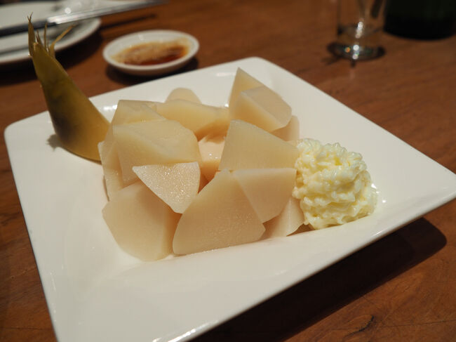 念願のタケノコサラダ！！<br />夏しか食べられないものです。<br /><br />茹でたタケノコに台湾の甘いマヨネーズを付けて食べます。<br />本当に美味しいー！タケノコがシャキシャキした甘いトウモロコシの味がします。<br />マヨネーズも最初は甘くてびっくりしたのですが、クセになります。