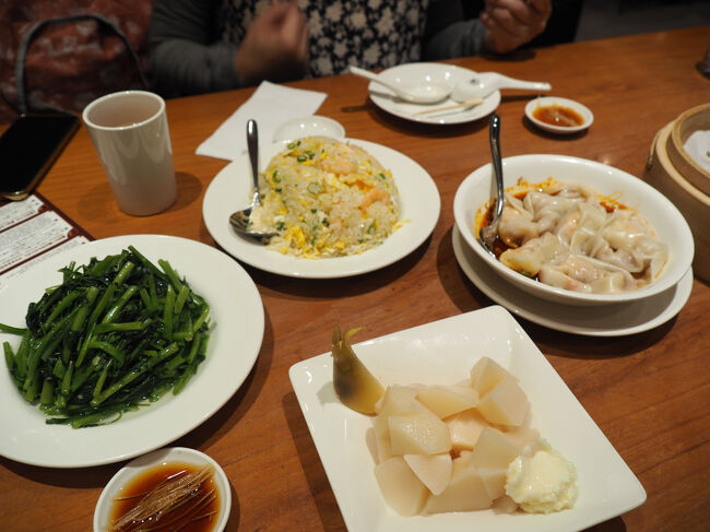 テーブルがいっぱいで幸せ～～<br />大満足です