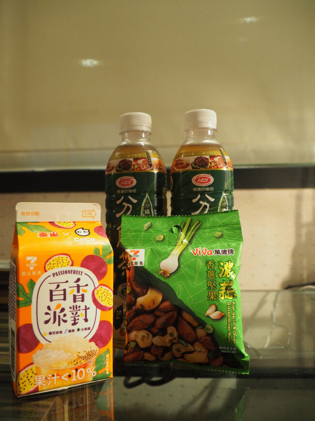やっとホテルに到着ー！<br /><br />コンビニで買ったもち<br />セブンで買ったパッションフルーツのジュースが美味しかった！