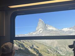 ゴルナーグラート鉄道に乗って展望台へ。
車窓からのツェルマット。