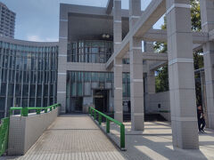 名古屋市美術館。愛知県立美術館のほうも行ってみたかったがちょっと離れているのでこっちにしました。特別展は高かったから常設展のみで入館料200円（高校・大学生）。安くてありがたい…！！