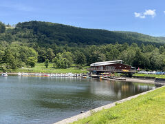 県道40号を登って11時過ぎ、女神湖に立ち寄ります。