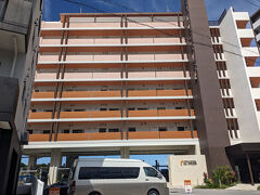 今回初めて利用したエンズマリーナインライカム
ライカムから徒歩3分の便利な立地です。
コンドミニアムホテルという感じです。