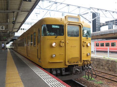 2025.08.08　新山口
下関１０時３１分、椅子取りゲームで写真がとれなかった。車両は快適な１１５系３０００番代だが、今のダイヤでネックになるのが山口県内。本数が激減した上「こだま」の接続を取るため小郡で２５分、徳山でも２０分止まる。嫌なら「こだま」に乗れよという話であるが、きっぷの都合上それは許されないのである。