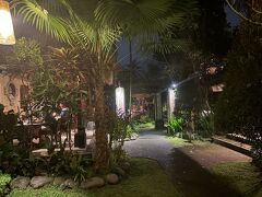 夜ごはん。
ホテルから歩いてすぐのカフェワヤン。