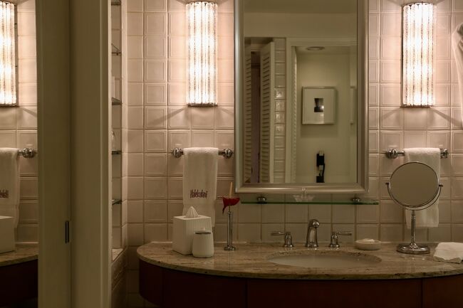 やや撮影が暗めの設定になってしまいましたが、こちらも白を基調とした明るい空間です