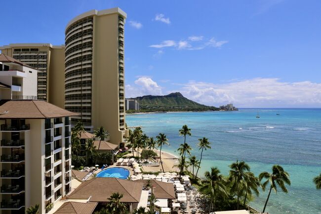 バルコニーからは「ザ・ハワイ」な景色<br />どうしてもシェラトンが少し被ってしまいますがそれでもいい眺めです