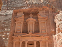 隙間から見たエル・ハズネです