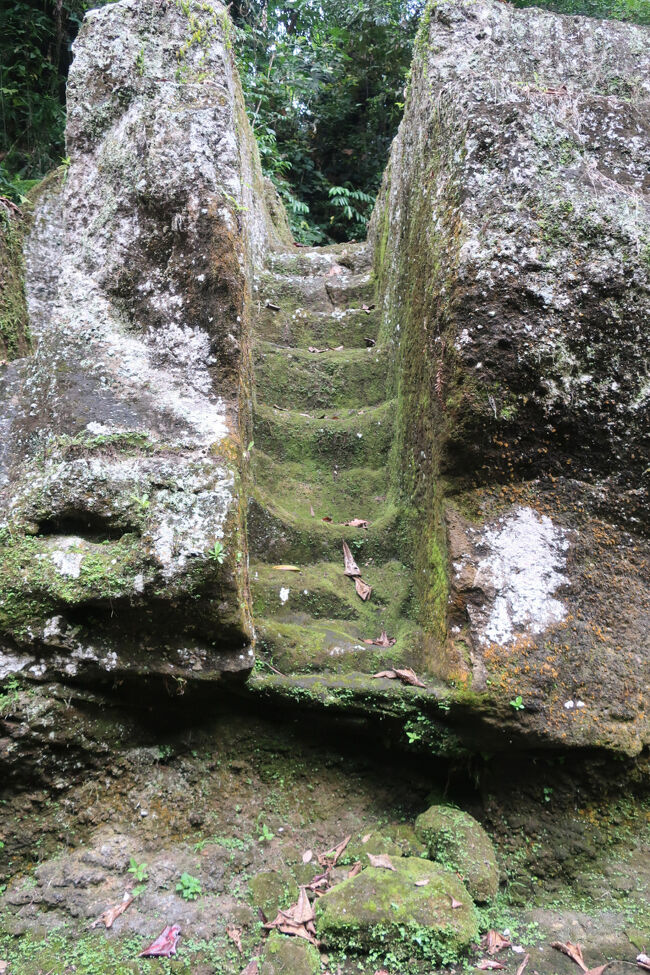 ほー、インドネシアの面積は日本の5倍、1万以上も島からなるなんて！<br />と思ったら、日本だって島の数は1万以上あると。<br /><br />たしかに松島だけでも数百ありそうだし、島の数というのはあまり指標になりませんね。