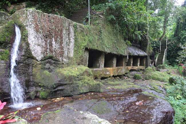 あの穴がお墓かと思ったけど、瞑想部屋らしい