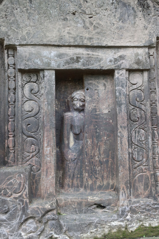 覗くカラス天狗<br /><br />あのこれ、もしかして下手では、、