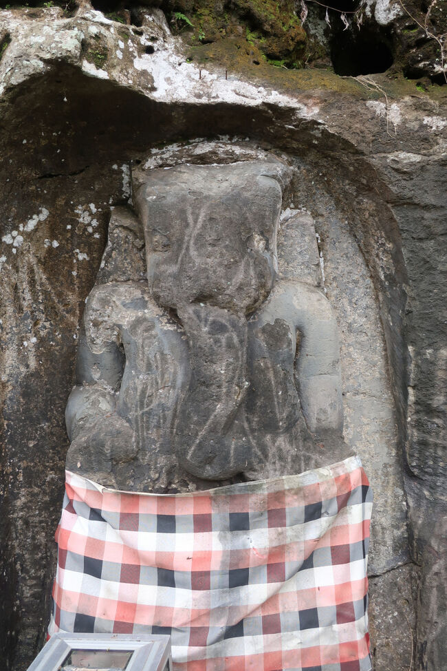 ガネーシャまで、めためたに落書きされておる