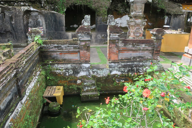 遺跡の奥は沐浴場と礼拝所<br /><br />聖水ふりふりお婆さんはいませんでした<br />（寄付を求められるらしい）
