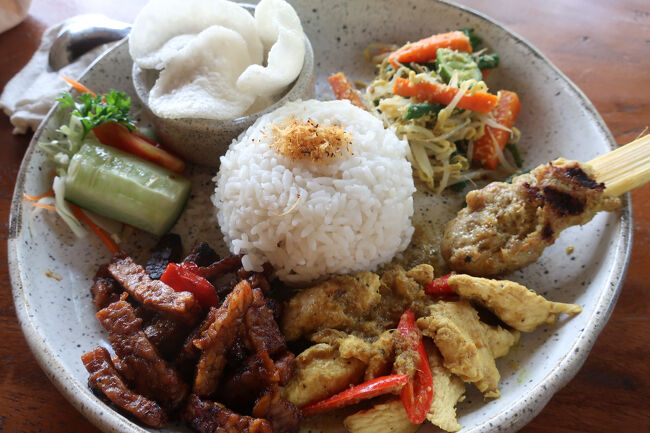 美しいナシチャンプルー<br />旅行中に行った小綺麗なレストランの中でダントツ美味しかった<br />ハーブを上手く使われています