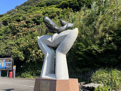 さて、朝起きて、室戸岬へ。
クジラのモニュメント。
