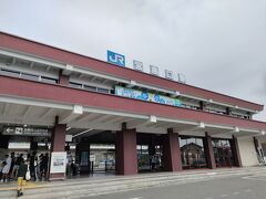 宮島口駅に到着。けっこう電車に乗っている時間が長かった～