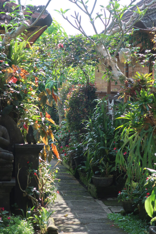 ウブドでは大通りに面していない宿が良いと思う