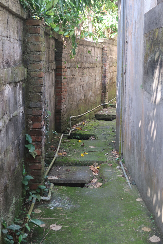 夜は落とし穴に気を付けなくちゃ<br />（最大の障害物は、穴と犬のフン）