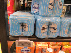 ２４時間営業してると聞いたソコス地下のスーパーへ夕飯の買い出しへ
日本みたいに２２時ごろでも食べれる気軽なフードコート無いんですよねー
明日のタリンで調達しようと思ってるアルコールの価格調査