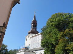 聖母マリア大聖堂を横目に、まだ進むようです。