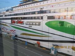 マイスター号のマリメッコ（服も雑貨も有）でタリンクシリヤ限定柄のグッズを８％オフで買って、免税書類も貰ってホクホク顔でホテルへ帰ります。
トラムはターミナル前が始発なので迷いません。