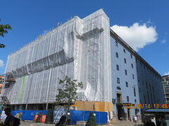 おーい工事中じゃねーかー！
こちらでノーベル賞授賞式が行われるそうです。
英語ガイドツアーで内部見学ができるそうですよ。