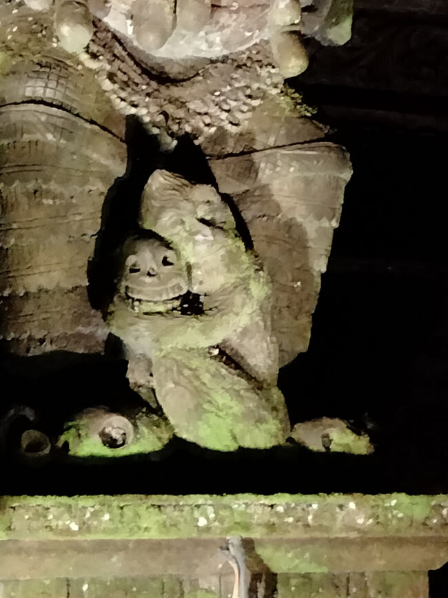 骸骨を抱きしめているの<br />かわいー