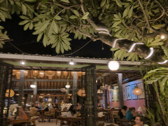 ダナウ・タンブリンガン通り沿いにあるレストラン
Retro Kitchen and Bar sanur
夕食で利用しました。

