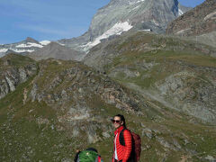 Zermat駅の乗場（1620ｍ）から→　Furi（1867ｍ）まで10分かかりここで一旦降りました。高山病の予防のためと、ここでもマッターホルンが綺麗に見えるからです。ここでは皆さん記念写真を撮りますよね。