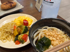 タダ飯ラウンジで出発を祝しての宴

・・って、な・ん・と・11/30で
Pパスラウンジの利用を強制終了すると
クレカ会社からの衝撃の発表が!

無料キャンペーンもビシバシやってたので
会員数達成できたんでしょーな・・

しかし入会して1年経ってないのに早すぎる

相方は2年目の年会費払ったばかりなのに
クレカ解約しても返金なしです(号泣)