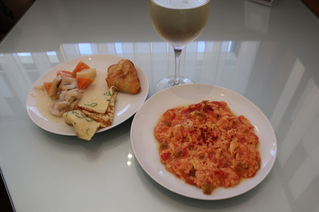 トルコ航空ラウンジはミールも豊富。<br />朝はトルコピザはないけど<br />卵料理を作ってくれます。<br />いろいろあったけどトルコ料理のメネメンにしました。<br />美味しい♪<br /><br />早朝はぜったいトルコ航空ラウンジですね。