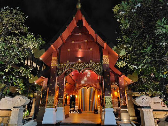 バスのドライバーに言うと<br />ホテルのある通り入口で降ろしてくれました。<br /><br />今回のお宿は「Burasari Phuket Resort &amp; Spa」<br />16年前に見学させてもらって<br />次回はここに泊まると決めていたホテルです。